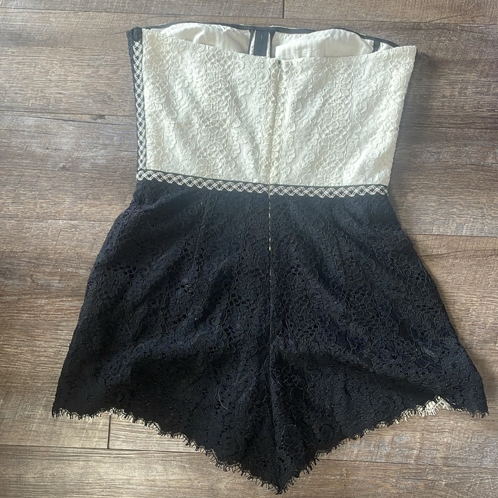 NWT Alexis Lace strapless Romper - Picture 3 of 3